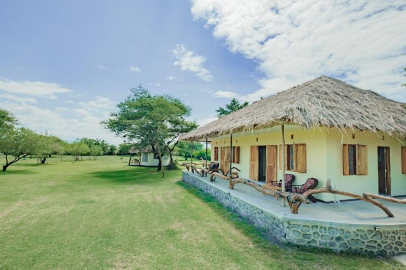 Lake Natron Maasai Giraffe Eco Lodge And Camping Mtowabaga Dış mekan fotoğraf