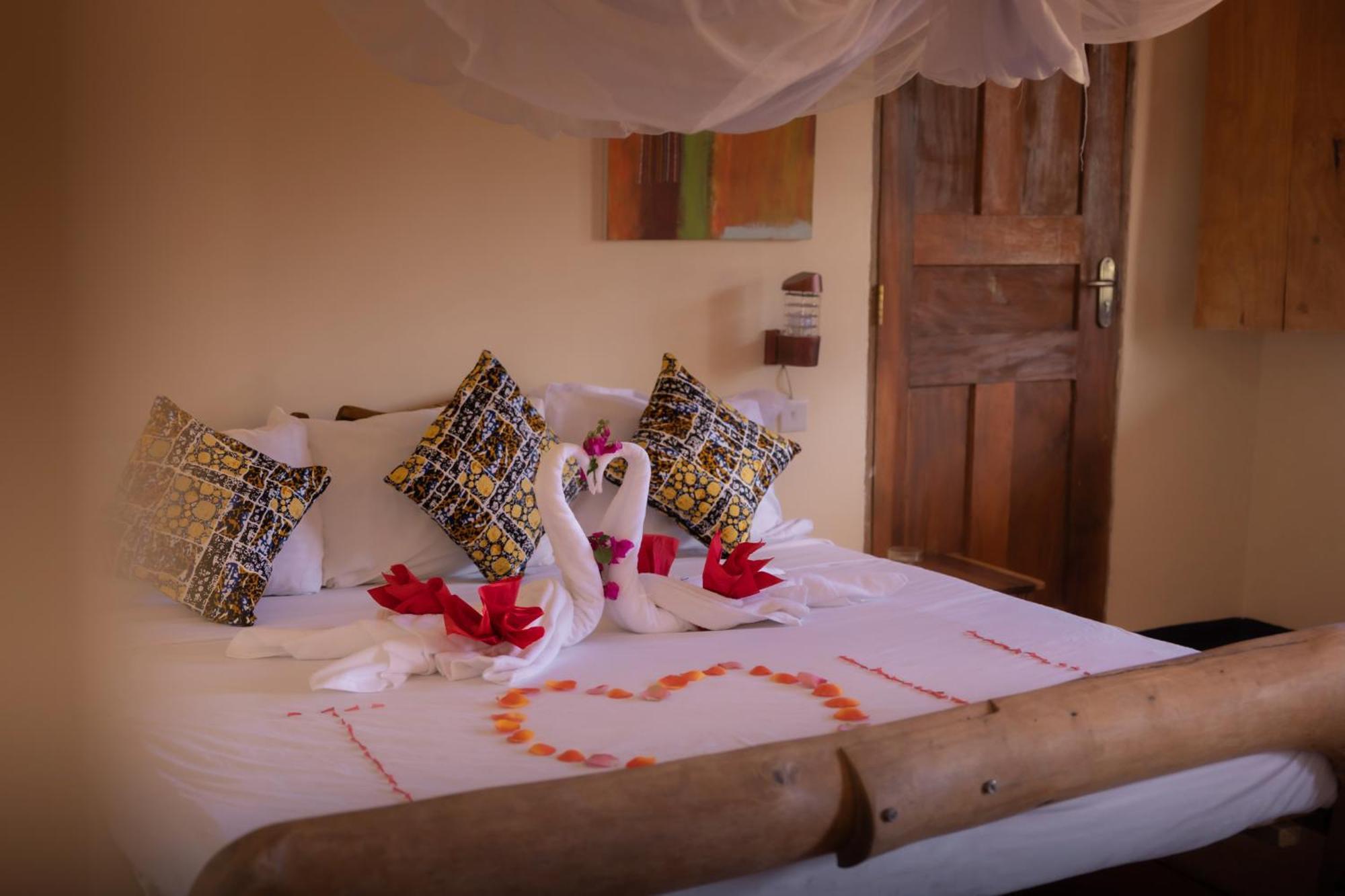 Lake Natron Maasai Giraffe Eco Lodge And Camping Mtowabaga Dış mekan fotoğraf